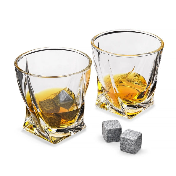 Gedraaide whiskyglazen met ijsstenen van ProostMoment voor bijzondere proostmomenten.