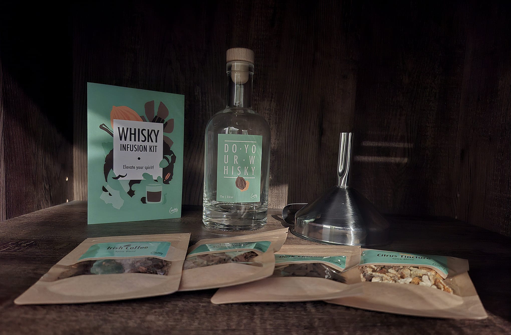 Whisky infusion fles met kruiden en houtchips – maak je eigen whisky met ProostMoment