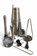 Luxe cocktailset met shaker, bar tools en accessoires voor het maken van professionele cocktails thuis.