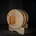 Whiskyvat van hout met tapkraan voor het rijpen en schenken.