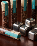 Whiskystenen met botanicals van ProostMoment.