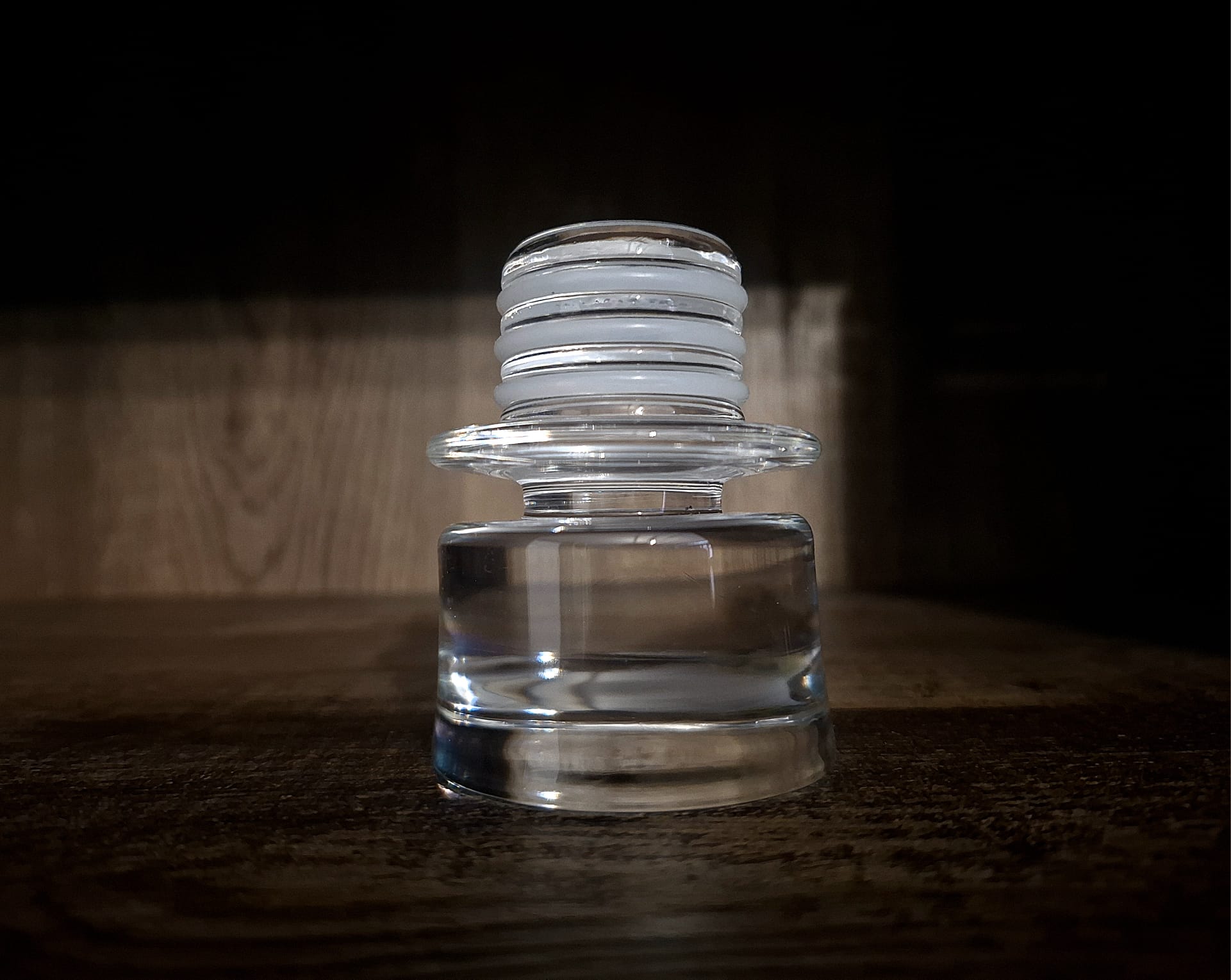 Chill Whisky Karaf – Loodvrij Kristal met Luchtdicht Deksel - ProostMoment