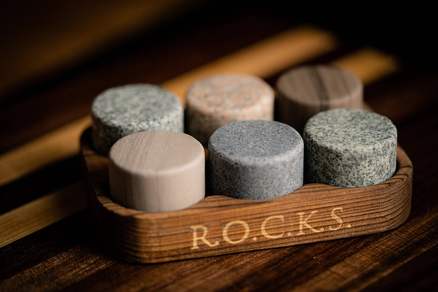 ROCKS Whisky Chilling Stones – Set van 6 Granieten Whiskystenen - ProostMoment